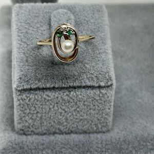 14k Diamonds emerald ring with real solid gold real diamond real pearls